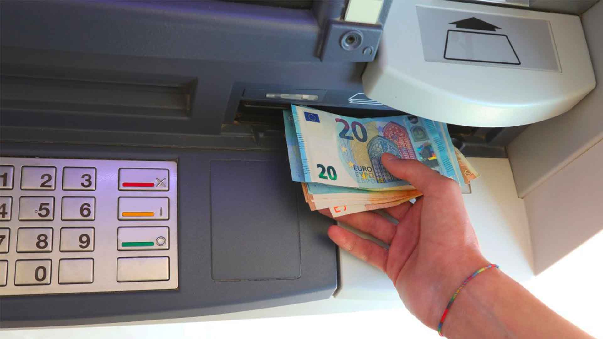Prelievo bancomat soglie contanti e controlli fiscali senza falsi allarmi