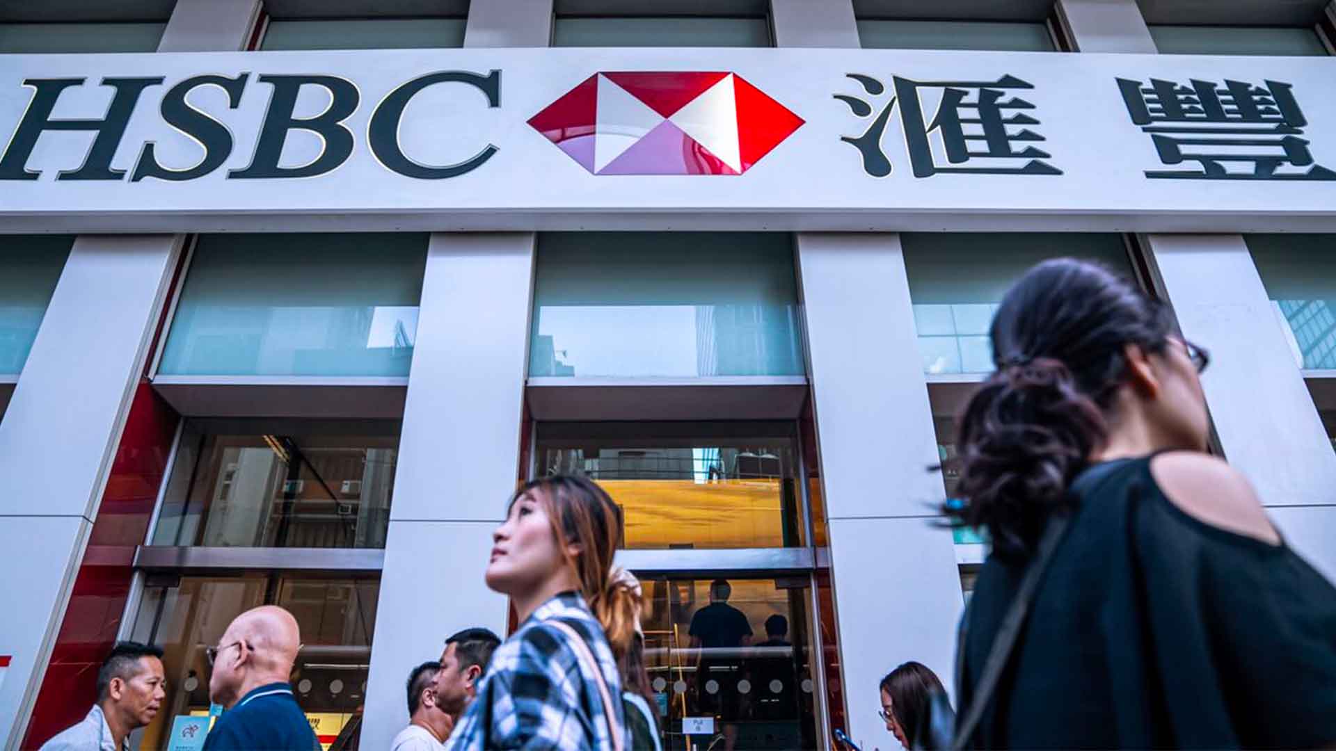 Le prime licenze a HSBC e Standard Chartered spingono le stablecoin verso la finanza globale