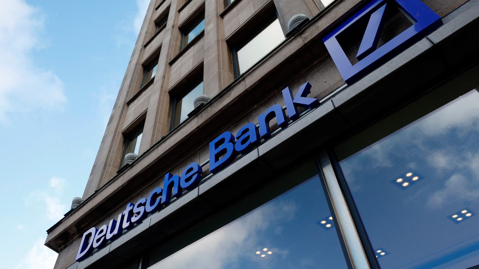 Stablecoin e pagamenti blockchain mettono sotto pressione HSBC, Deutsche Bank e le grandi banche europee